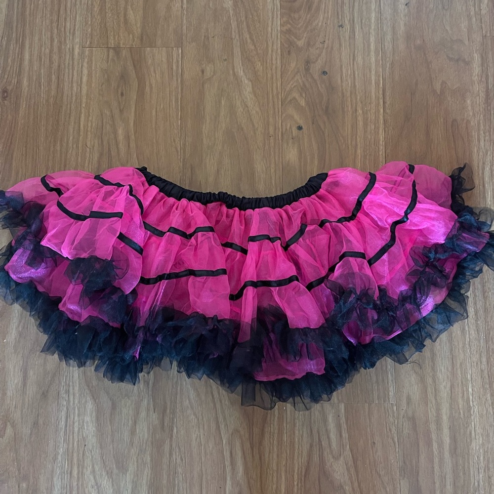 pink and black puffy mini skirt